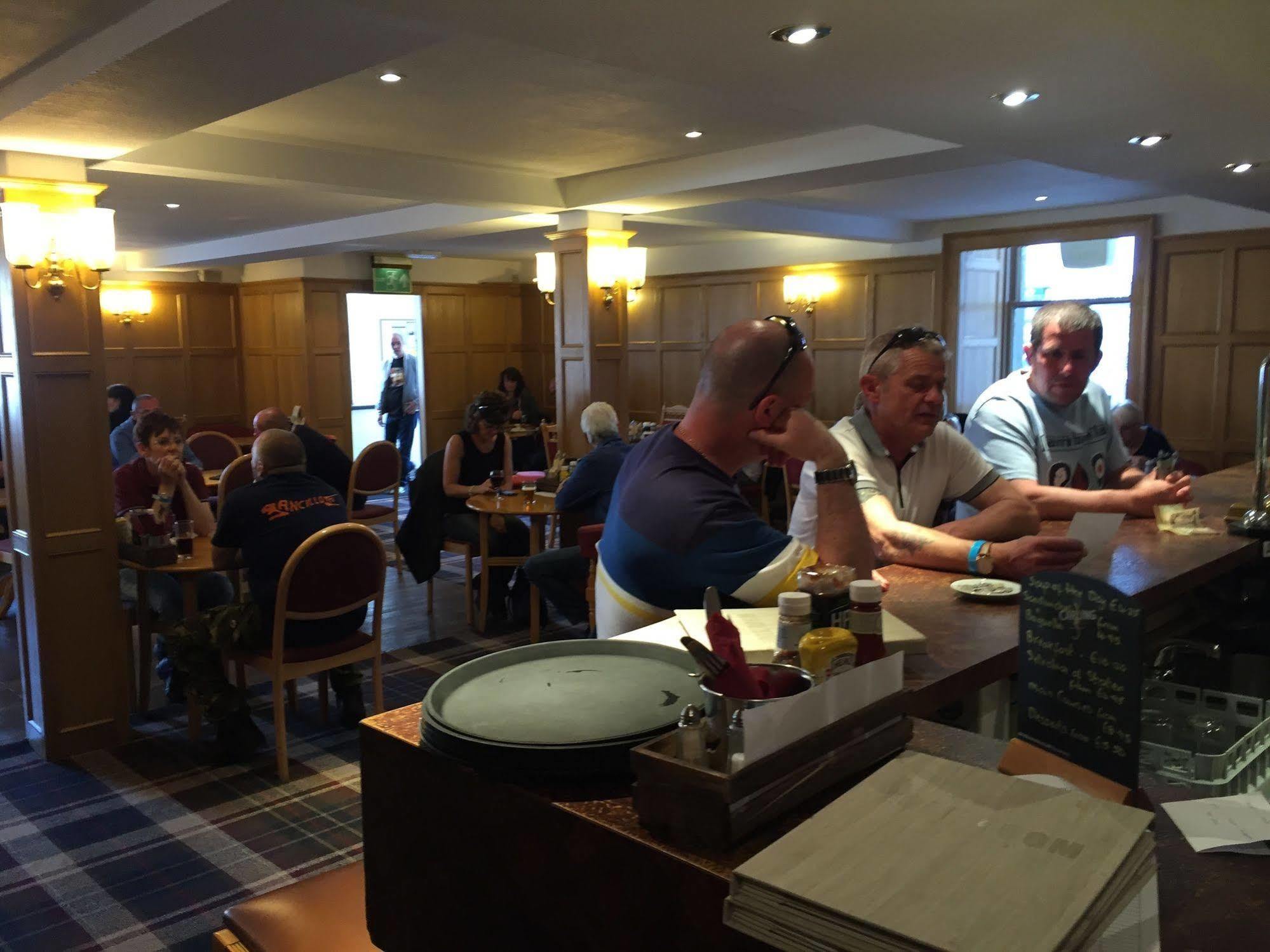 Cross Keys Hotel, Kelso Bagian luar foto