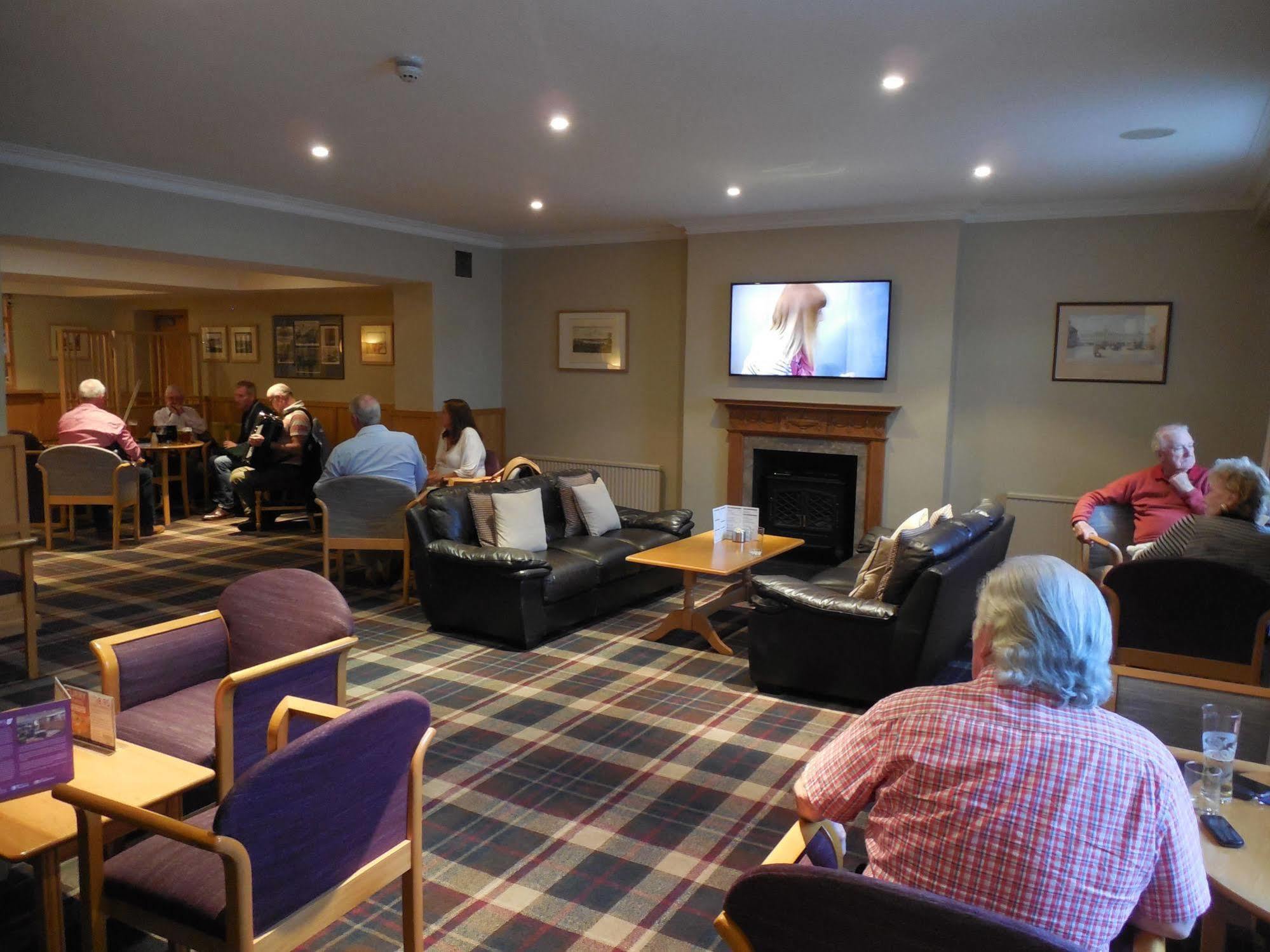 Cross Keys Hotel, Kelso Bagian luar foto